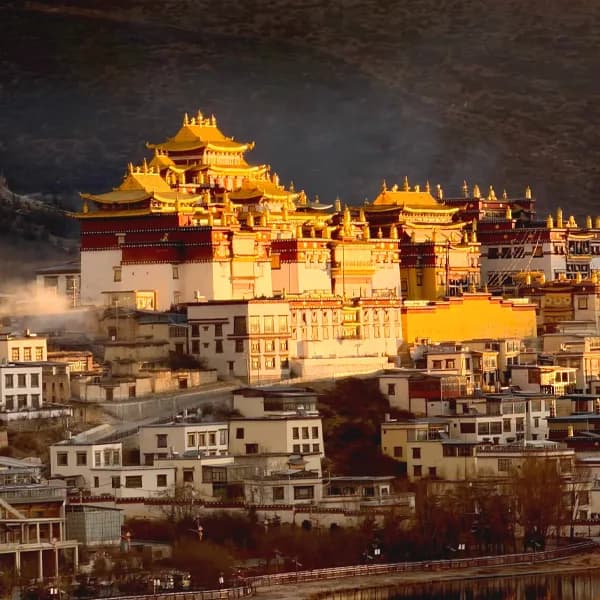 Shangri-La Private Day Tour to Songzan Rin & Pudacuo 4