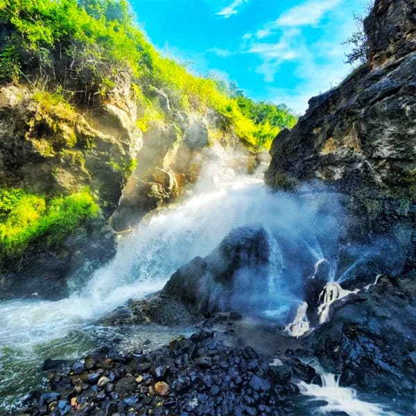 Tengchong Volcano Park Tour to Rehai by Private Car 5