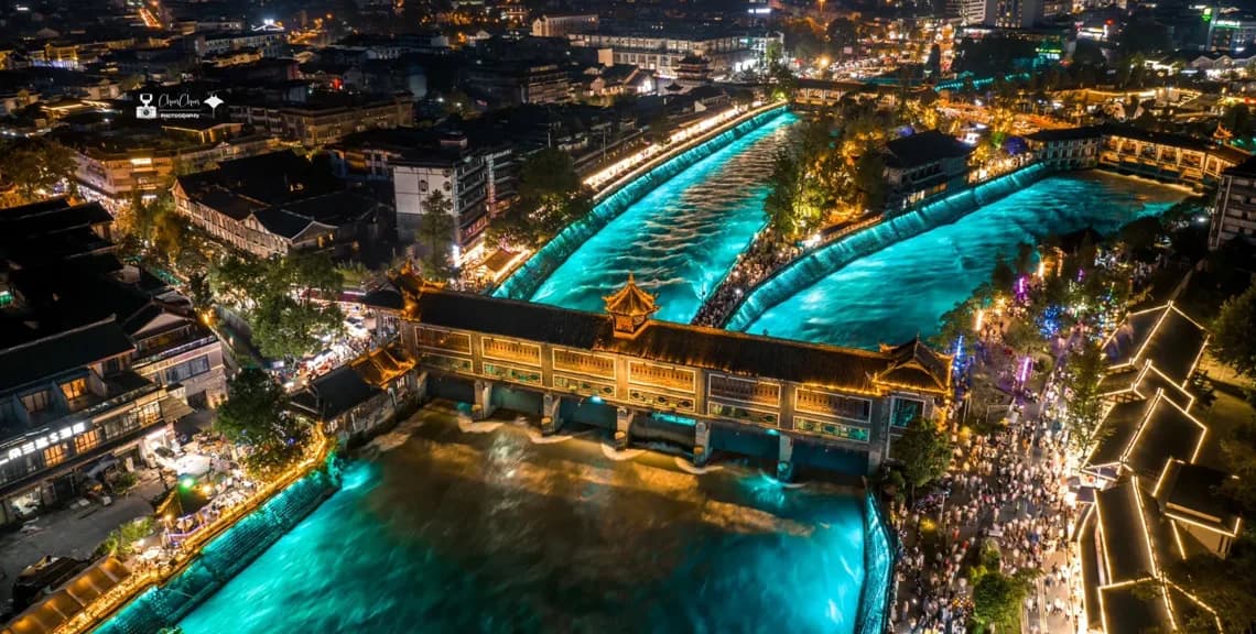 4-Day Chengdu Jiuzhaigou Private Car Charter with Driver 2