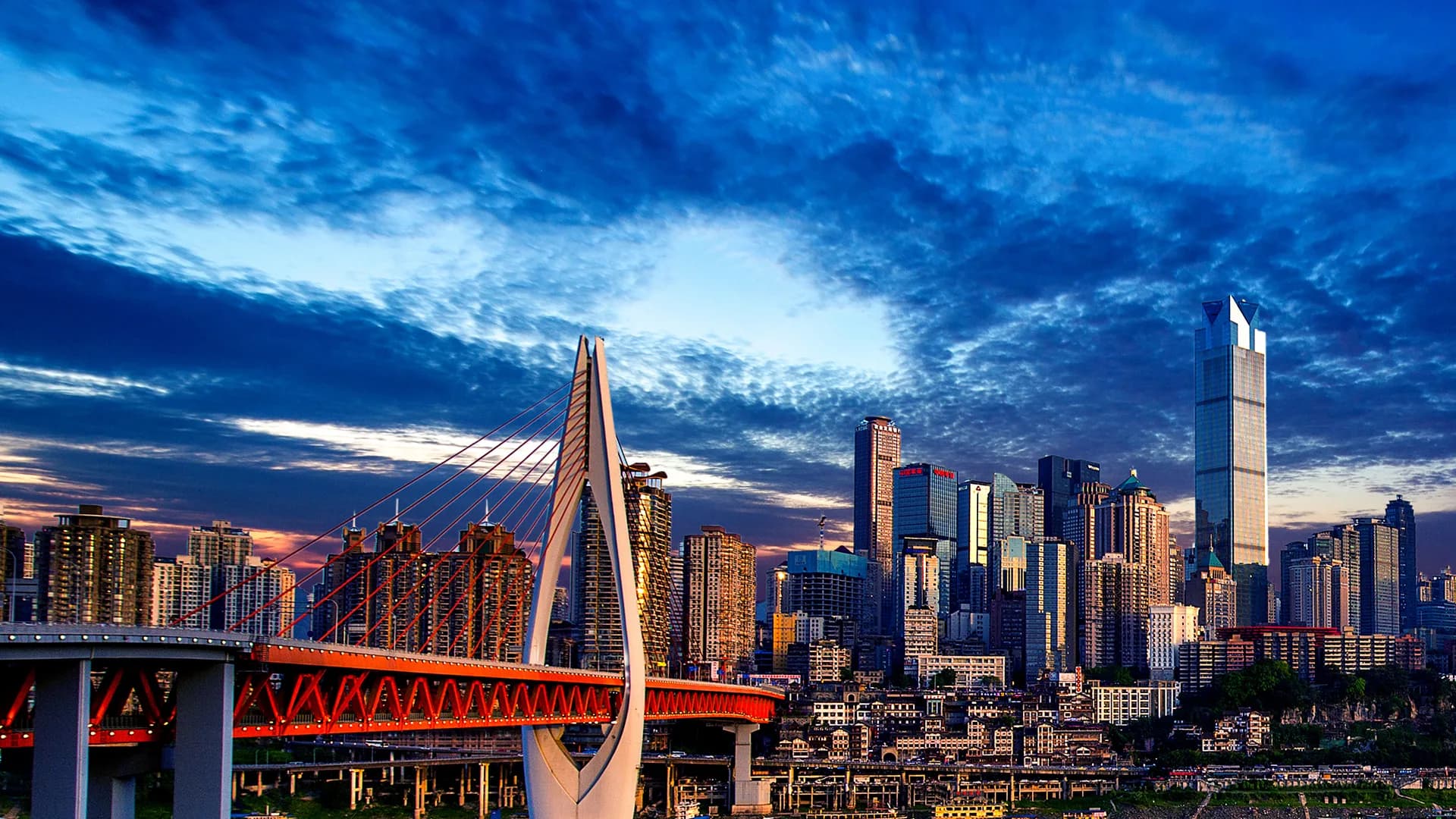 Chongqing Private Car Charter Guide: When is the best time to hire a private car in Chongqing? When is public transportation a better option?